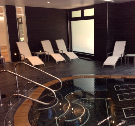 Spa with hot tub and loungers